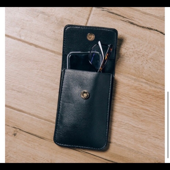 LAST ONE: Faux leather Aztec print crossbody phone case - Picture 3 of 4